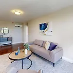 Cozy 1Br Apartment With Gym And Pool