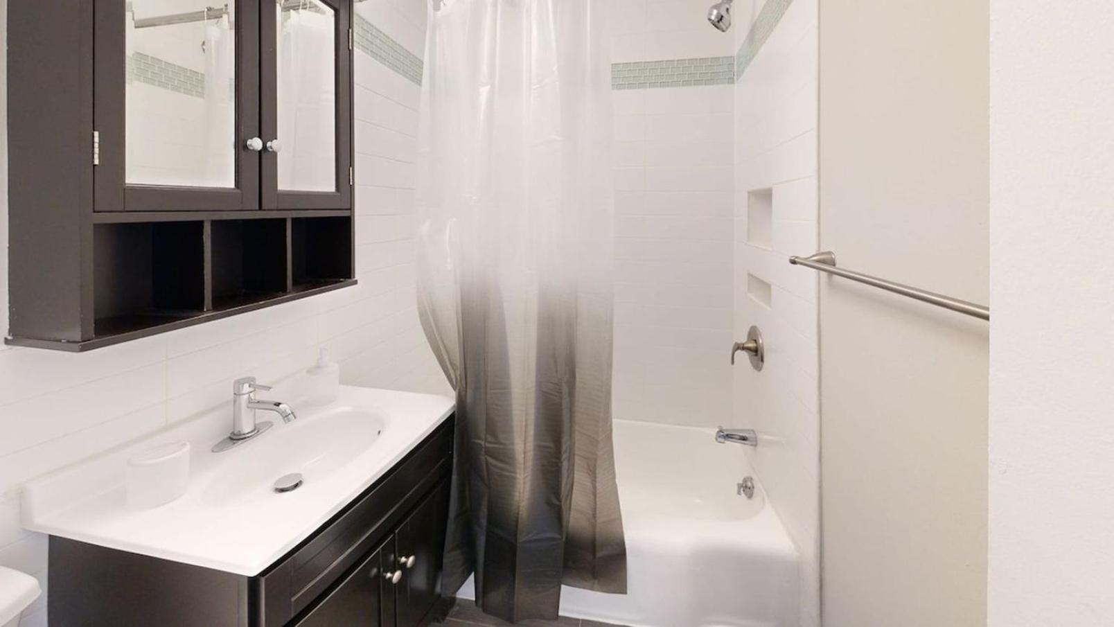 Cozy 1br With Gym And Pool Apartment Philadelphia